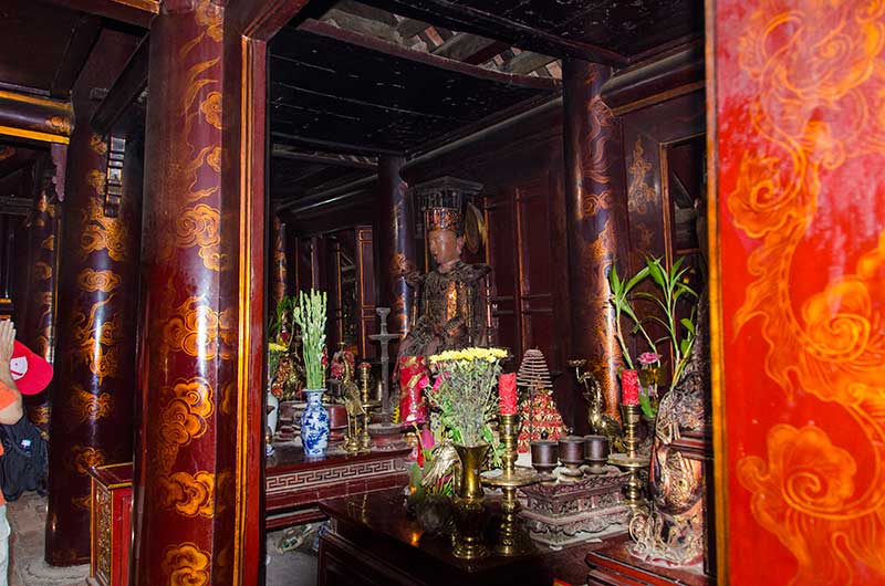 416 - Vietnam - Hoa Lu - templo a Le Dai Hanh - interior 01